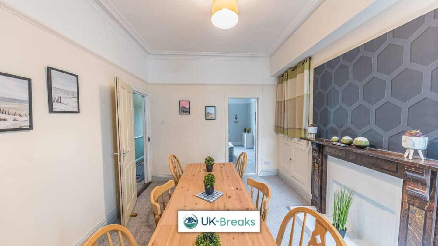 Large, Centrally Located, 5 Bedroom House Workington Esterno foto